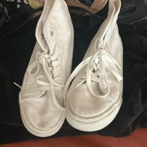 Awesome white 1994 converse type high tops